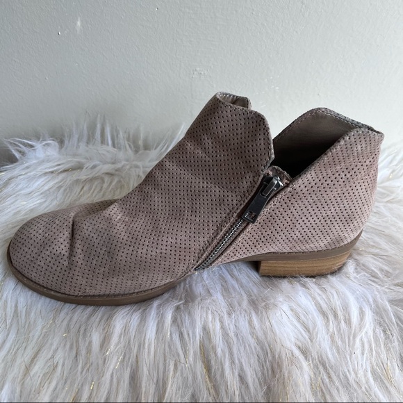 Universal Thread brown ankle boots shoes size 8.5 - Picture 2 of 10